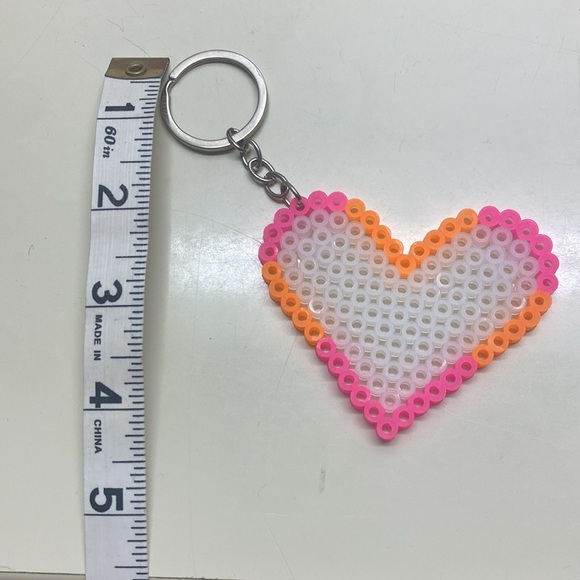 🌸 New Handmade Heart Pearler bead keychain - Picture 5 of 5